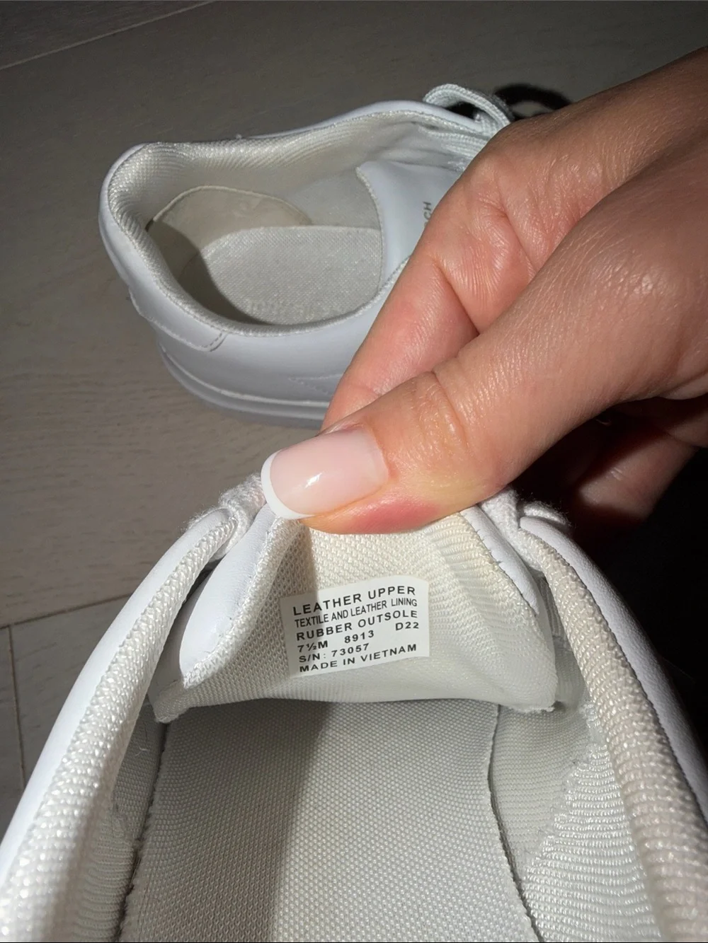 Tory Burch Howell Sneakers Size 7.5 M White Gold Logo Casual Classic Comfy